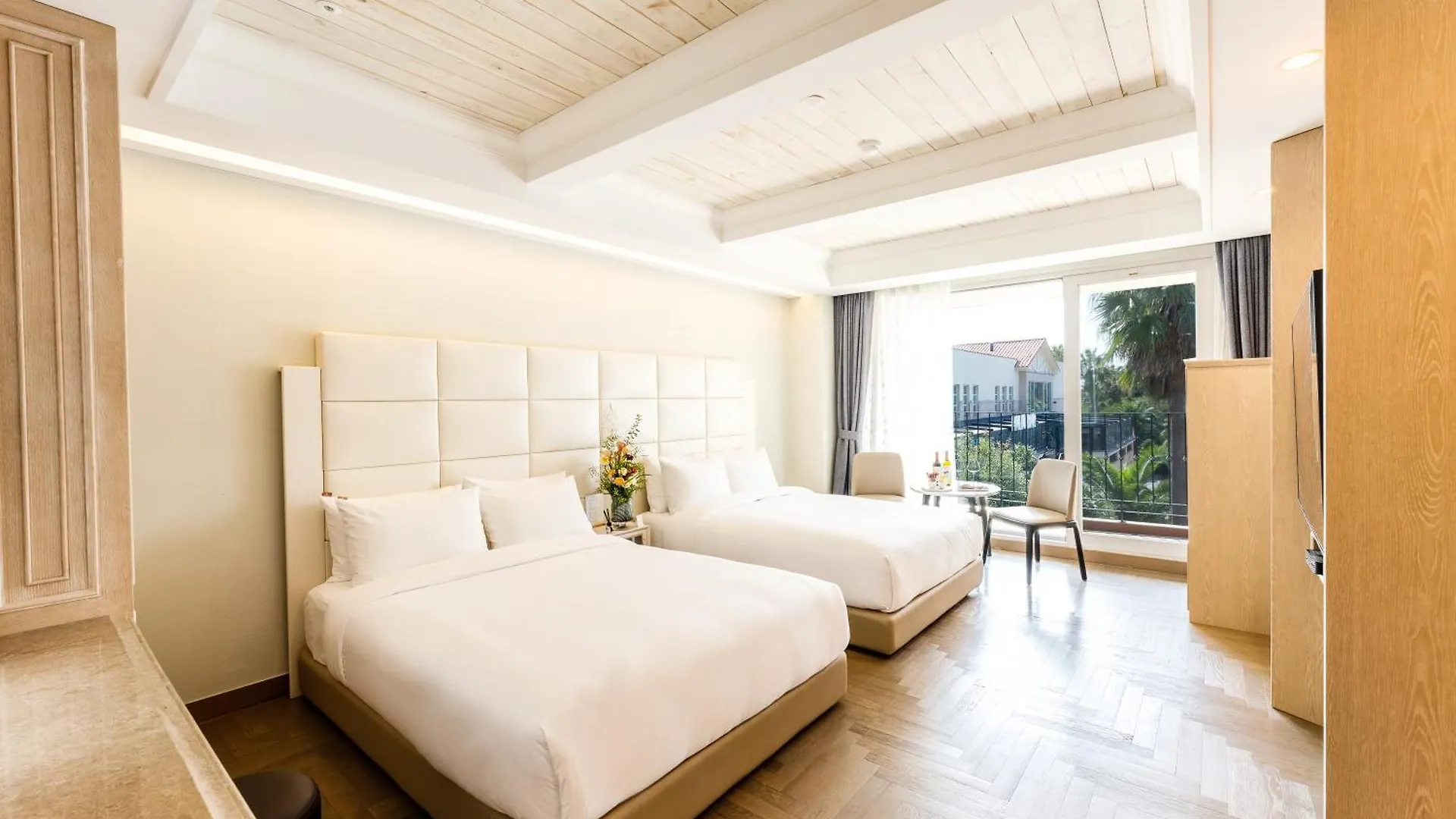 Hotel Toscana Jeju 5*,